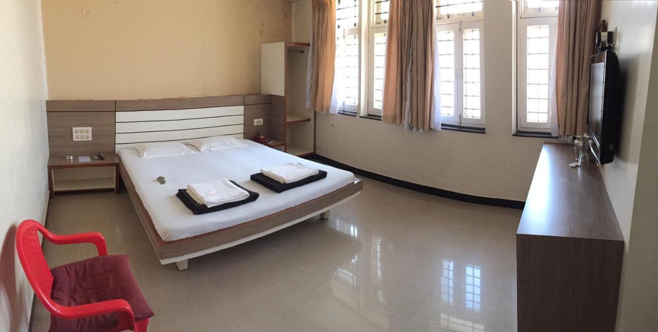 Hotel Satkar Cafeteria Belgaum Eksteriør bilde