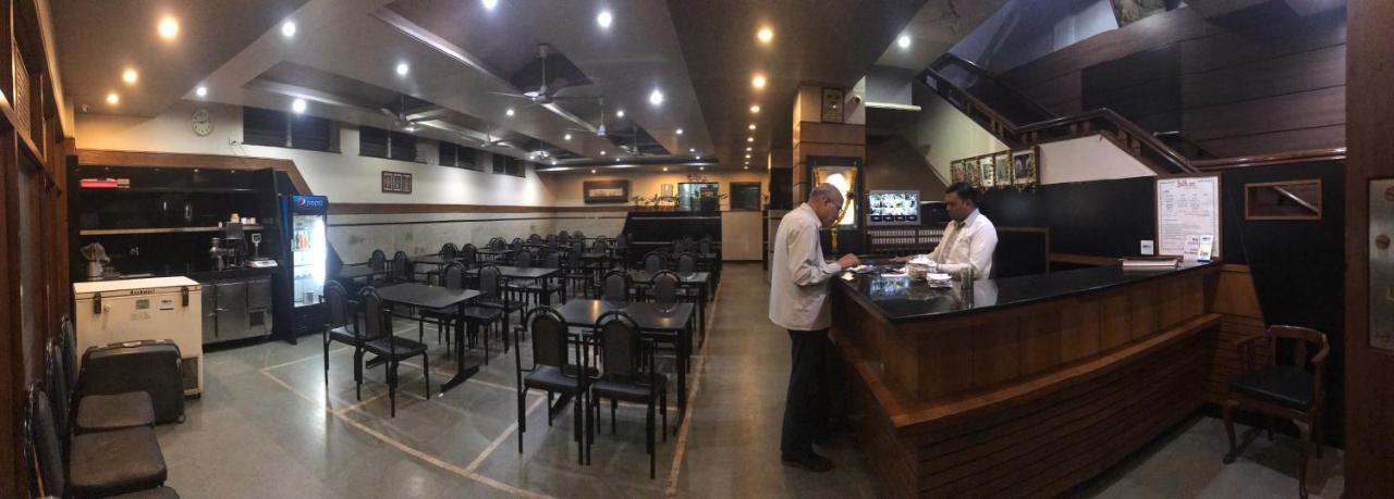 Hotel Satkar Cafeteria Belgaum Eksteriør bilde